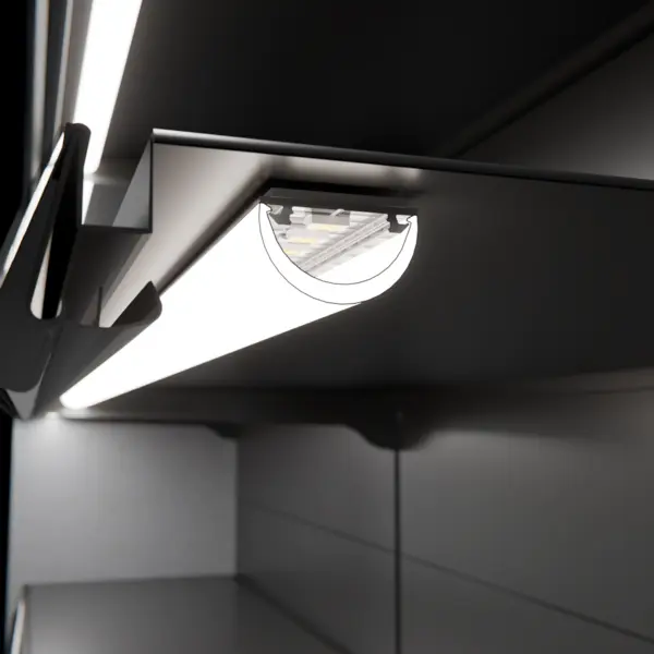 LED-Lichtleiste CROOK 20 in Unterbaumontage am Metallfachboden – effiziente Beleuchtungslösung von DWD Concepts